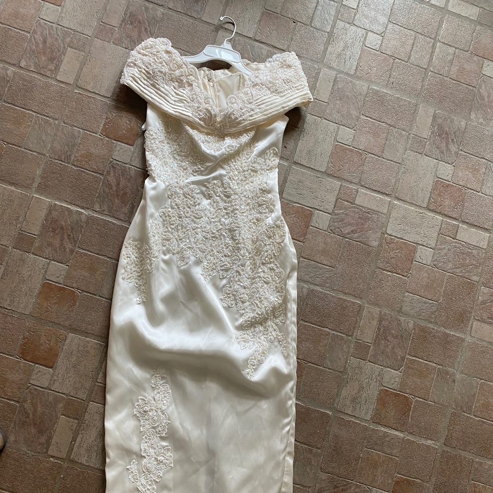 Prestige by Zurcition Wedding Dress w/detachable train